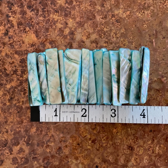 Abalone Shell Stretchy Bracelet. Turquoise color. - Picture 5 of 7